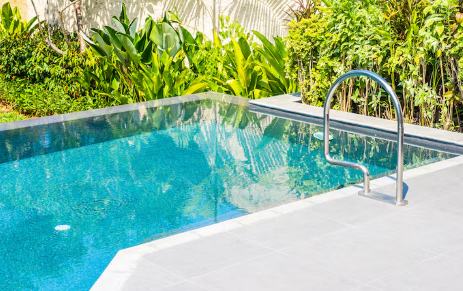 What to Consider When Planning a Custom Pool for Your Backyard post thumbnail image